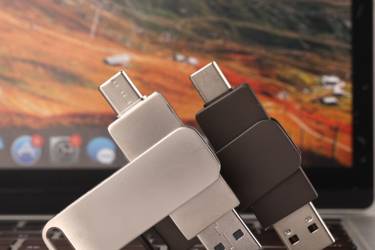 Custom Metal USB Flash Drive – Rotating Design, High-Speed 3.0, 32GB, 64GB, 128GB with Type-C (5) Custom Metal USB Flash Drive