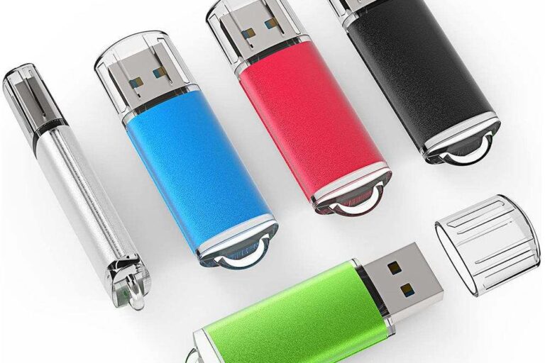 Metal USB Flash Drive with Logo for Corporate Gifts Manufacturer (1) USB flash drive with engraved logo